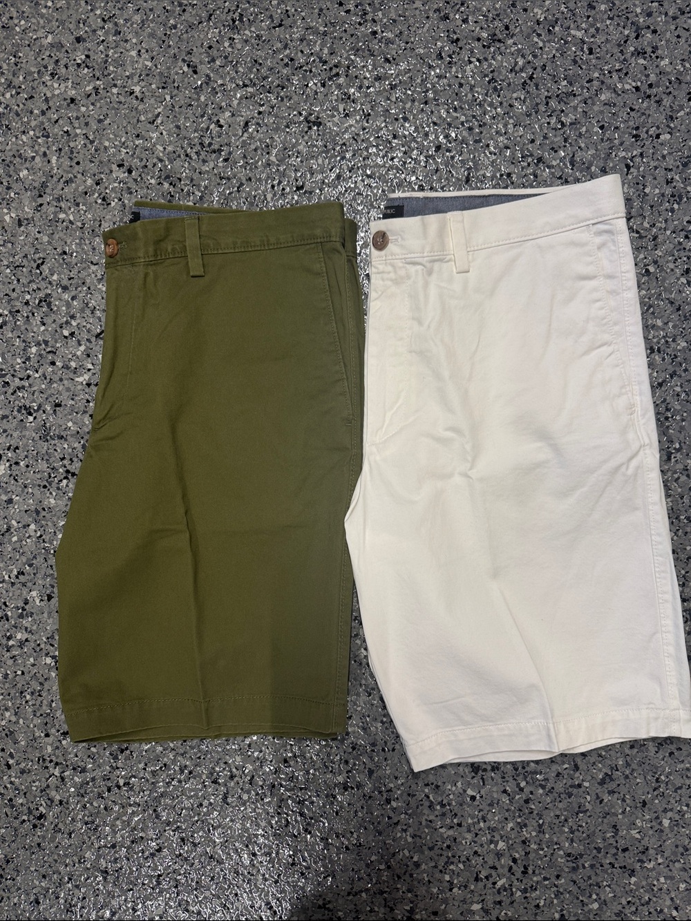 Banana Republic Olive & White Flat Front Chino Shorts 36 Bundle
